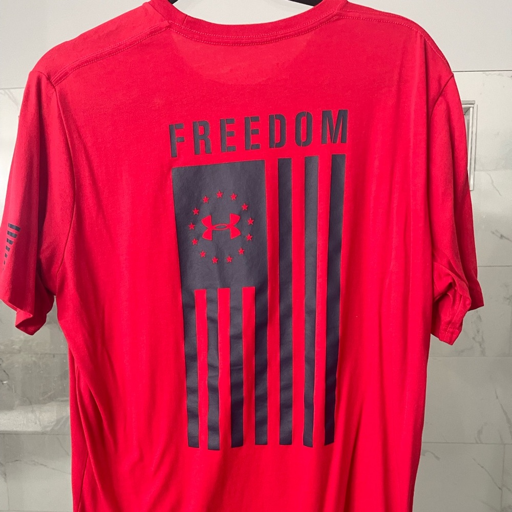Under Armour tee size Large